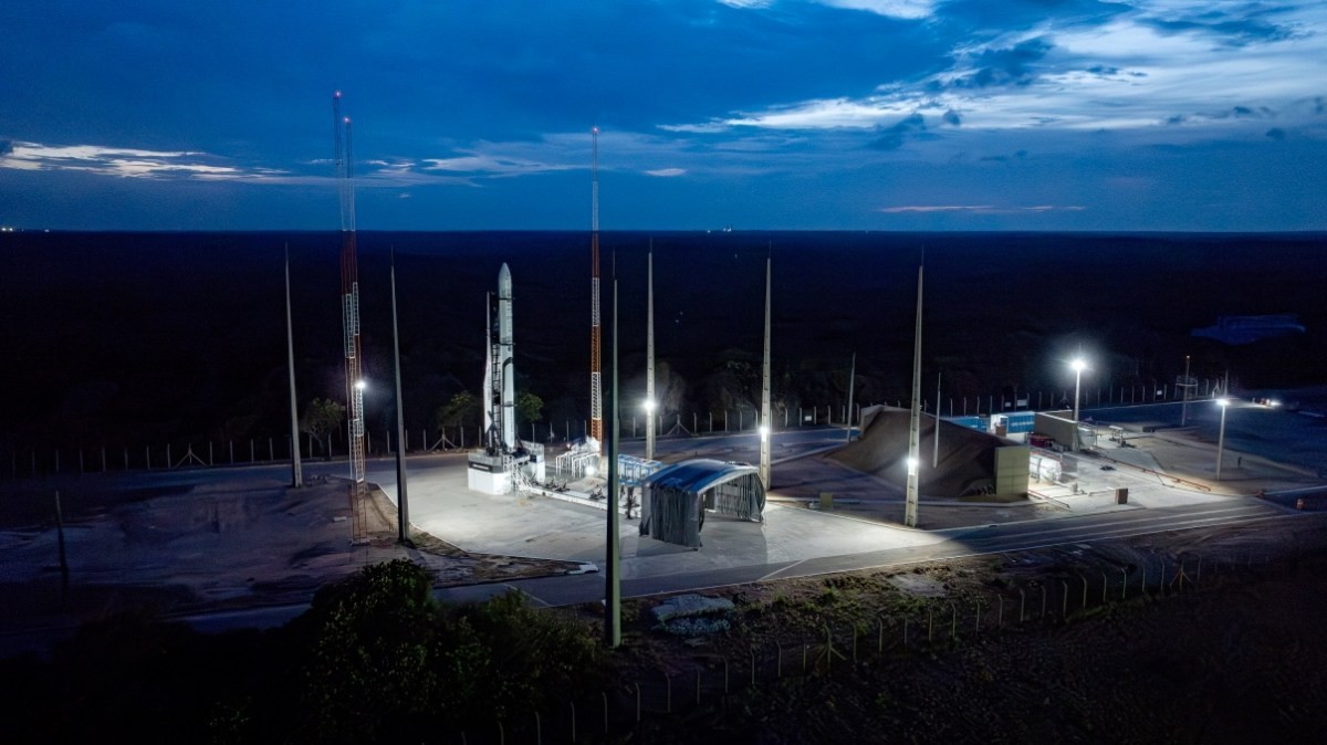 HANBIT-Nano launcher on its launch pad